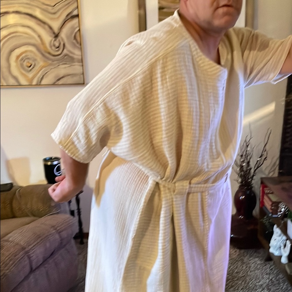 Cream Robe - Picture 2 of 6